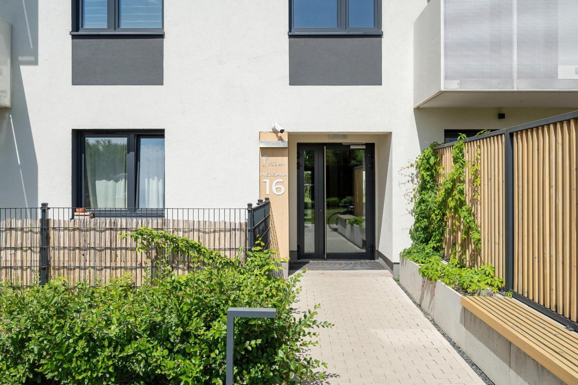 Miedziana Bright Apartment With Balcony And Parking Wroclaw By Noclegi Renters Екстериор снимка